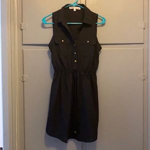 Black sleeveless dress